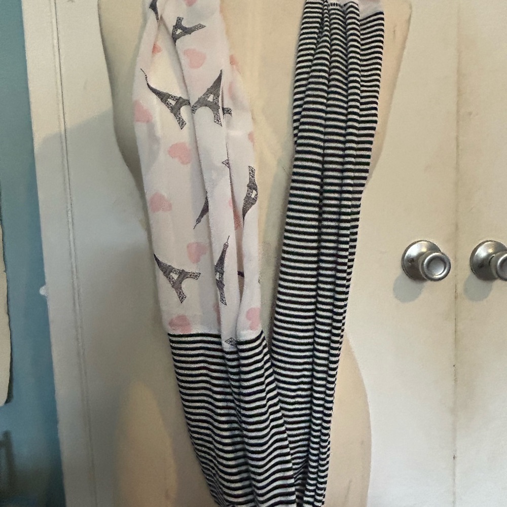 Chic Pink and Black Eiffel Tower Scarf - Picture 2 of 2